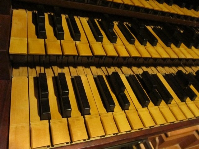 15-key "split key" organ keyboard